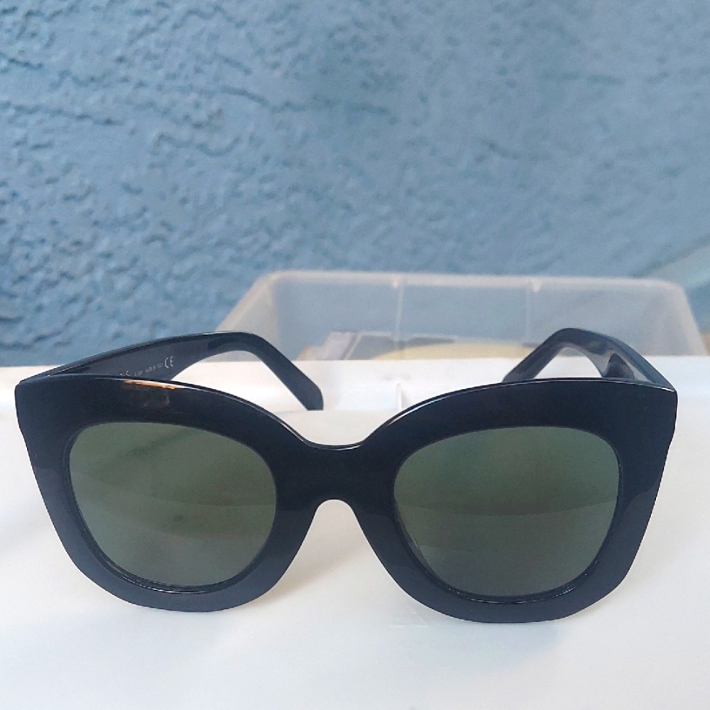 Chic Black Sunglasses